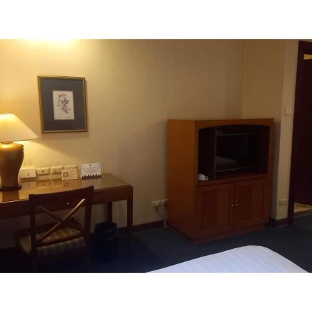 Capital O 914 Makati Palace Hotel Makati City Kültér fotó