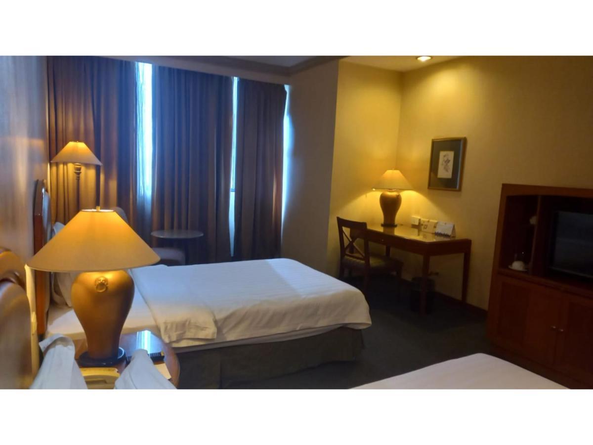 Capital O 914 Makati Palace Hotel Makati City Kültér fotó