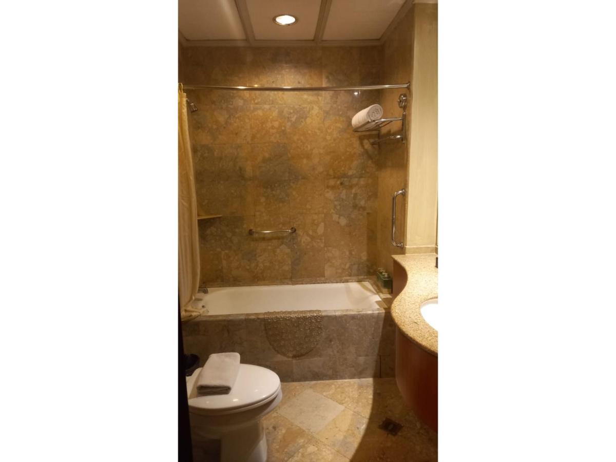 Capital O 914 Makati Palace Hotel Makati City Kültér fotó