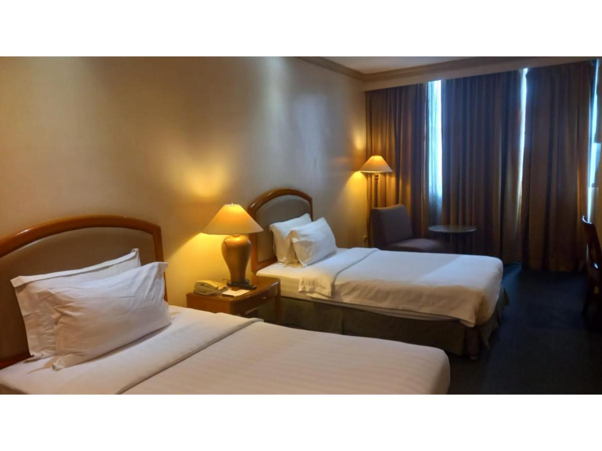 Capital O 914 Makati Palace Hotel Makati City Kültér fotó